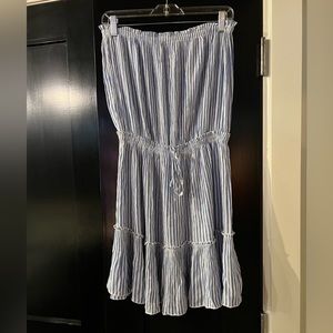 Women’s strapless dress. Only been worn ONCE!!! EUC!!! Size M